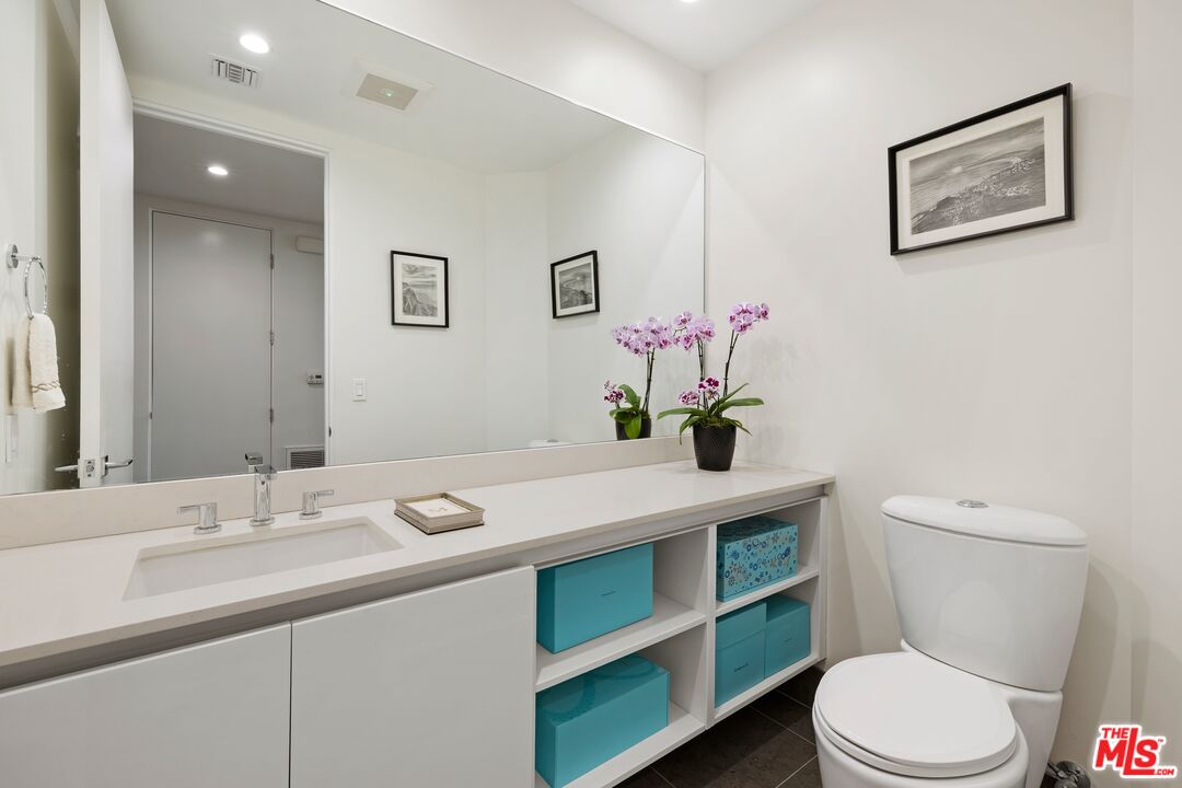 450 N Palm Dr Unit: 306