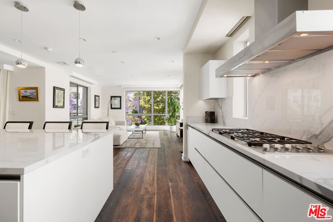 450 N Palm Dr Unit: 306