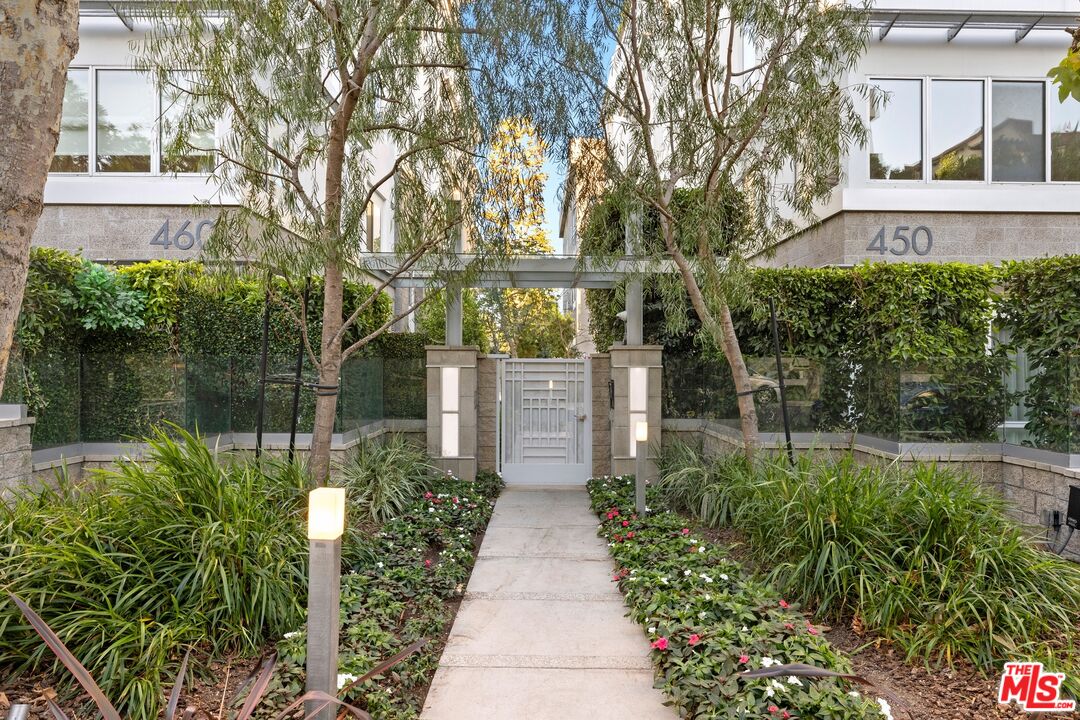 450 N Palm Dr Unit: 306