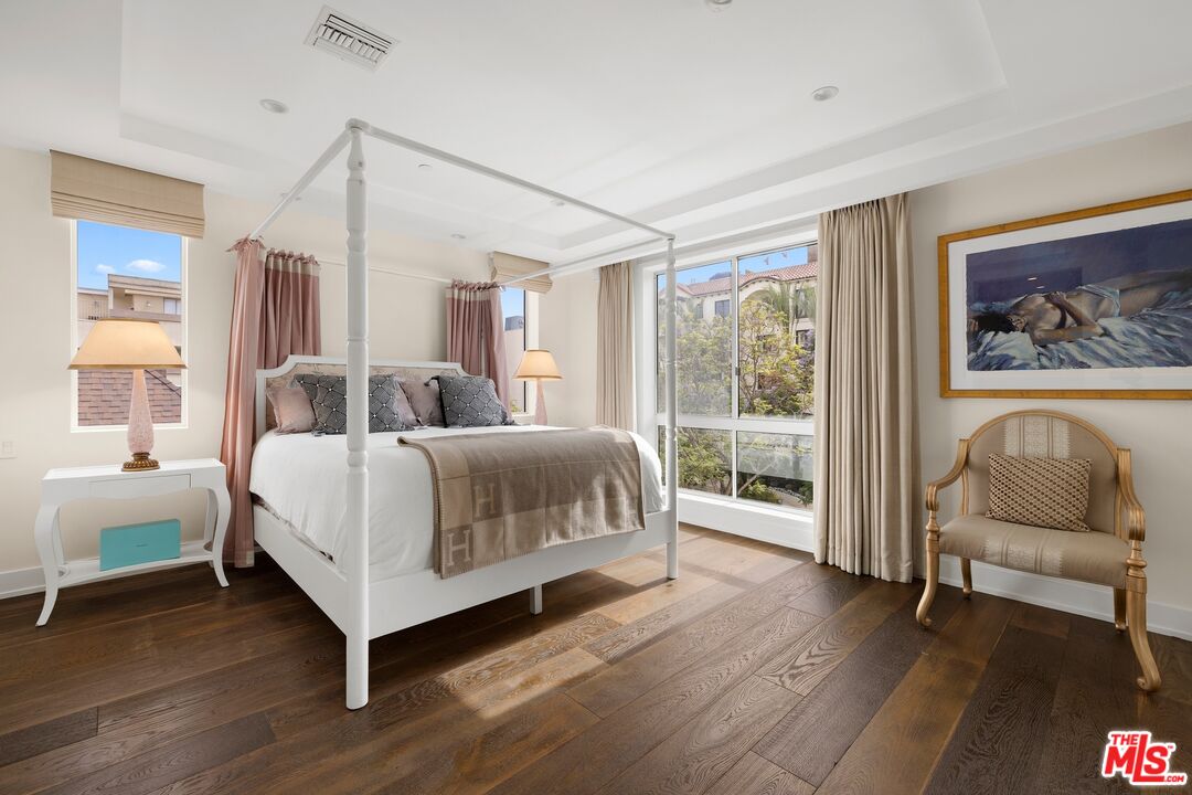 450 N Palm Dr Unit: 306