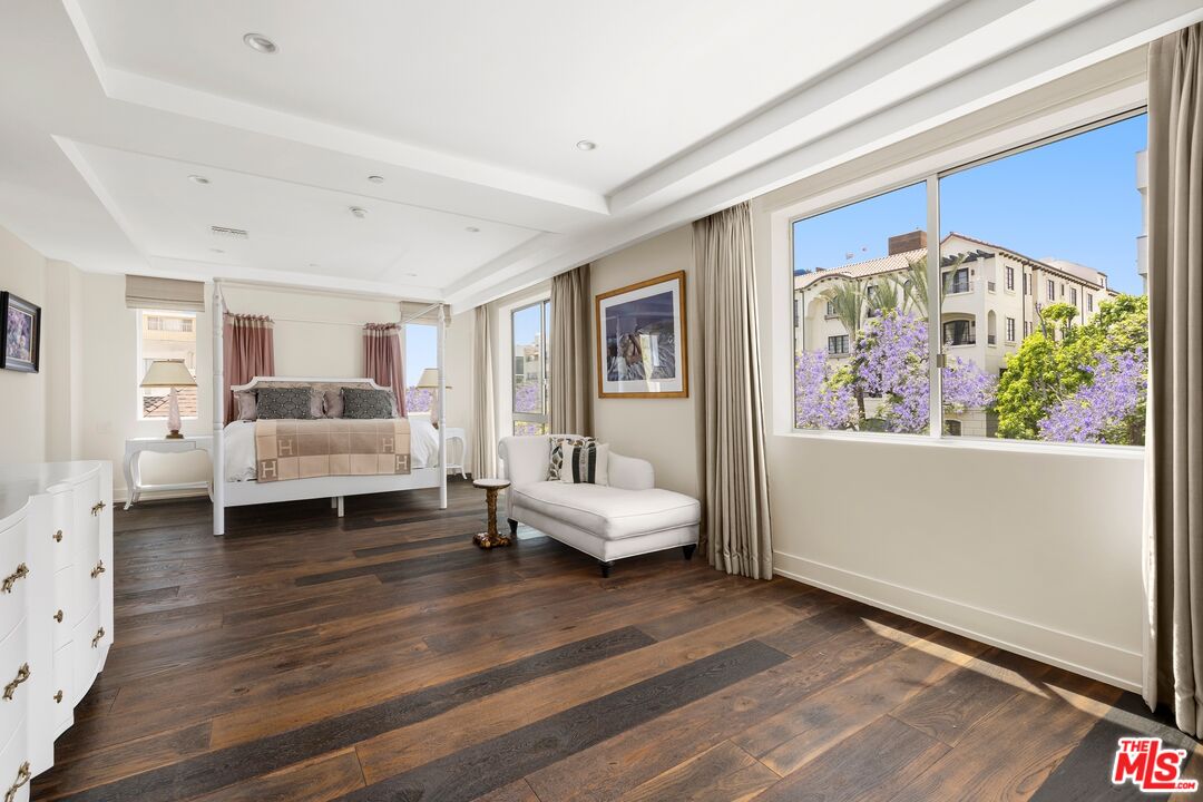 450 N Palm Dr Unit: 306