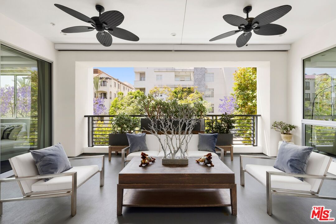450 N Palm Dr Unit: 306