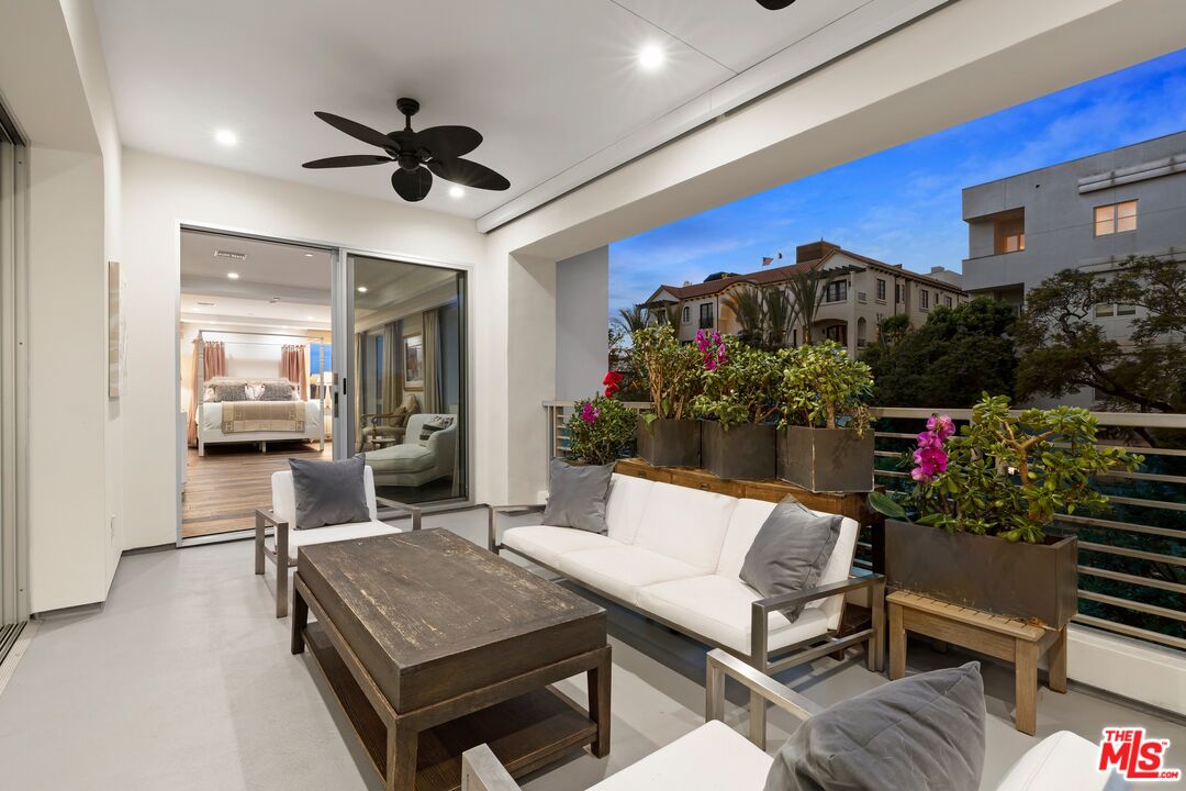 450 N Palm Dr Unit: 306