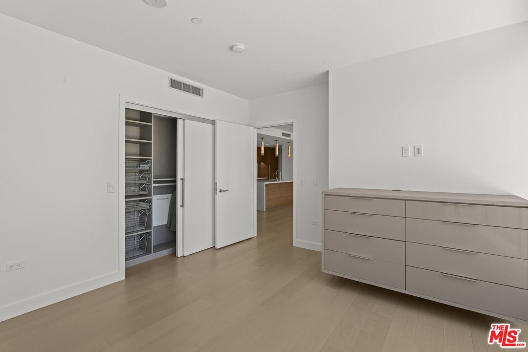 888 W E St Unit: 202
