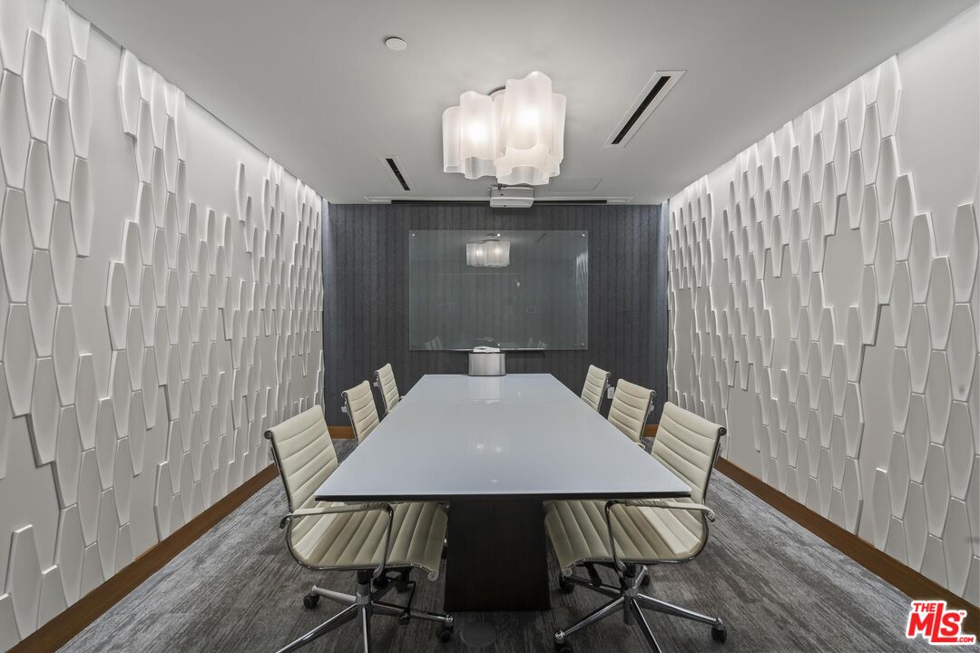 888 W E St Unit: 202