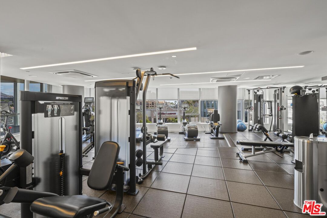 888 W E St Unit: 202