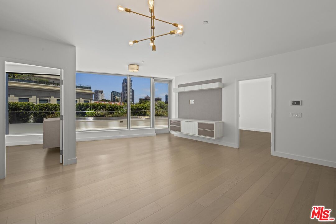 888 W E St Unit: 202