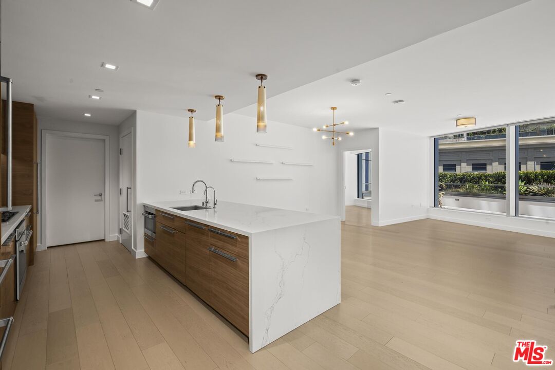 888 W E St Unit: 202