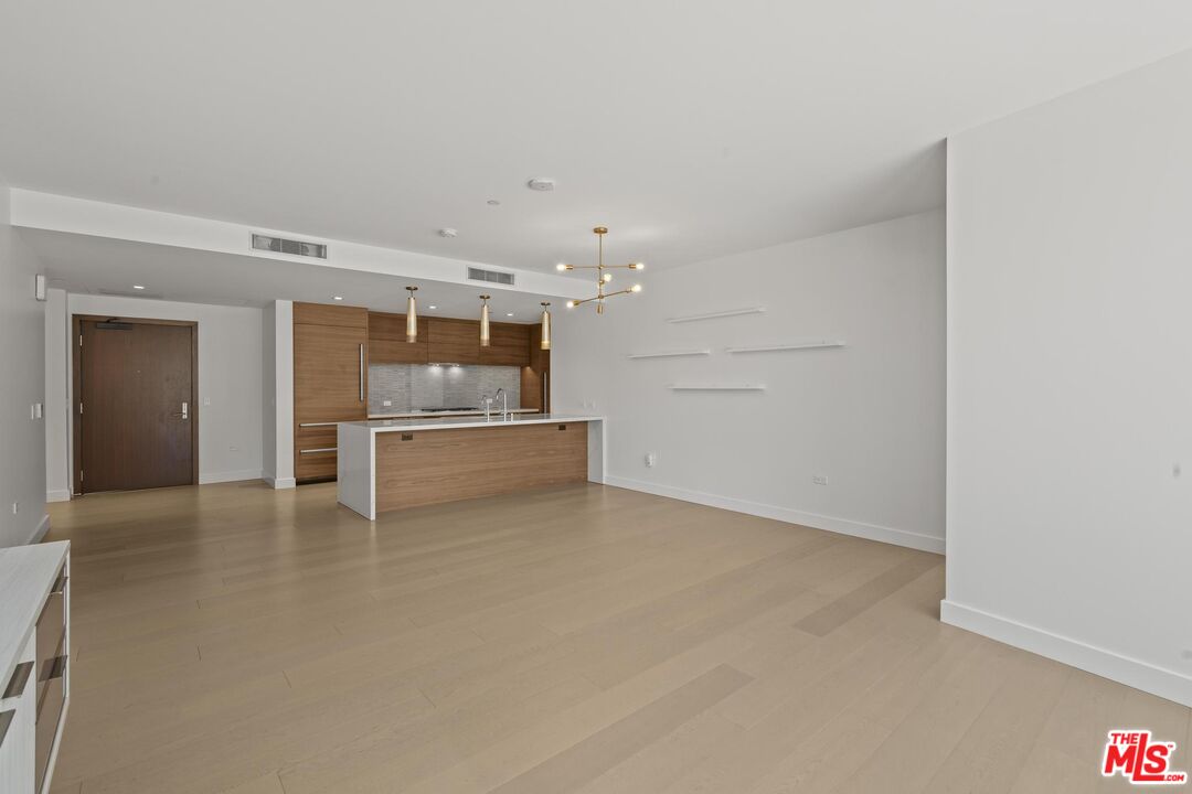 888 W E St Unit: 202