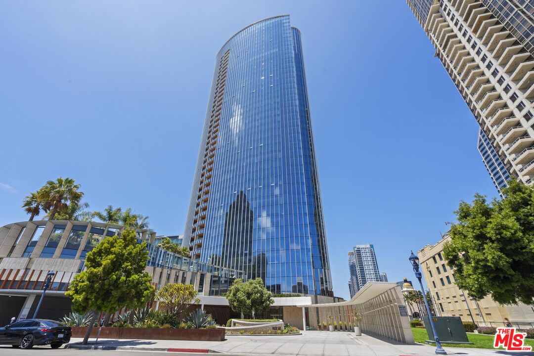 888 W E St Unit: 202