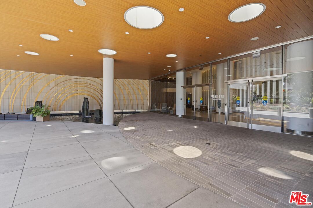 888 W E St Unit: 202