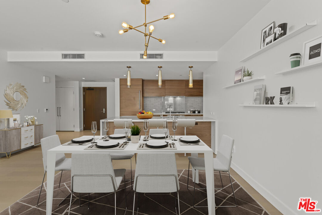 888 W E St Unit: 202