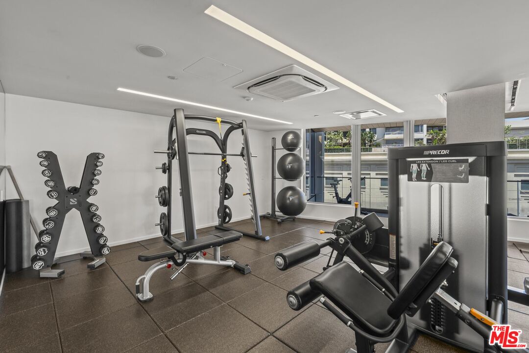 888 W E St Unit: 202