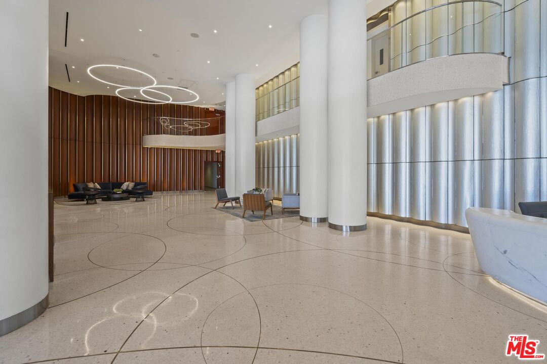 888 W E St Unit: 202