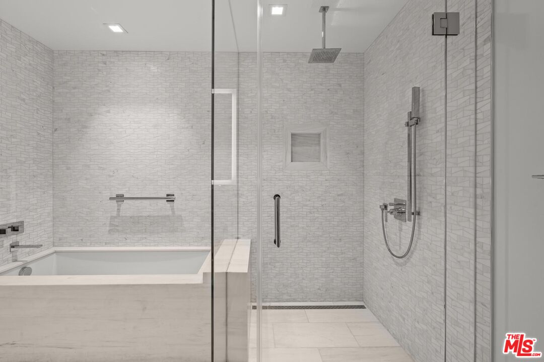 888 W E St Unit: 202