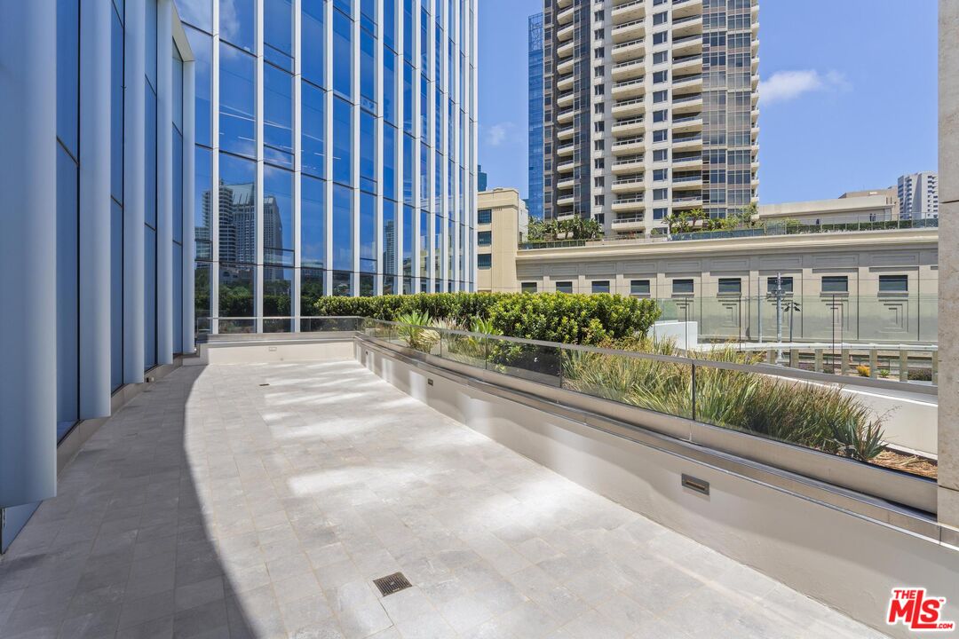 888 W E St Unit: 202