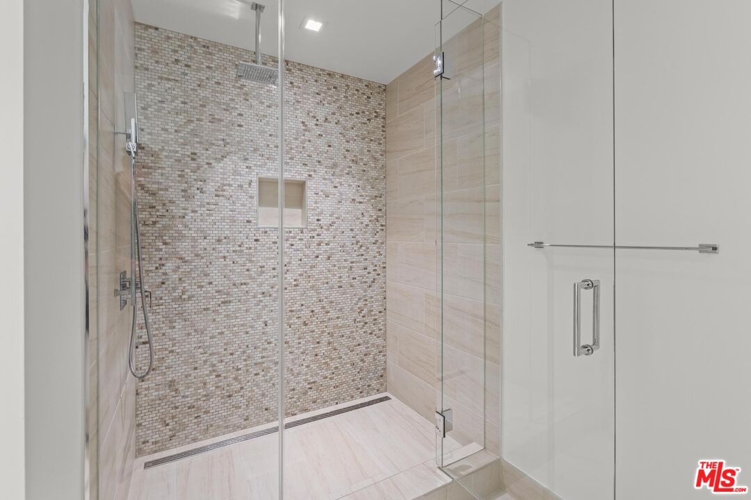 888 W E St Unit: 202