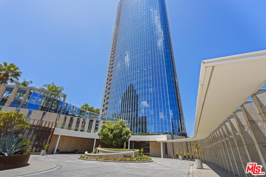 888 W E St Unit: 202