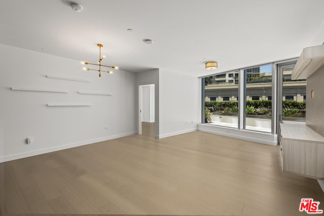 888 W E St Unit: 202