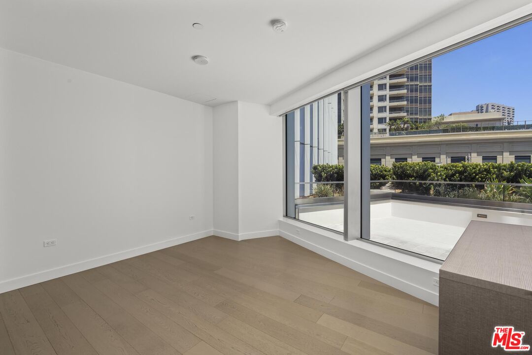 888 W E St Unit: 202