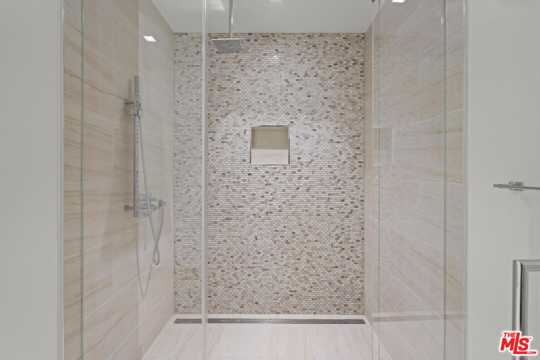 888 W E St Unit: 202