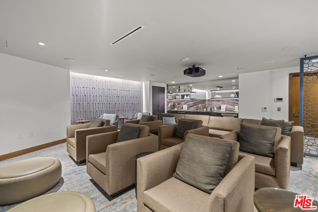 888 W E St Unit: 202