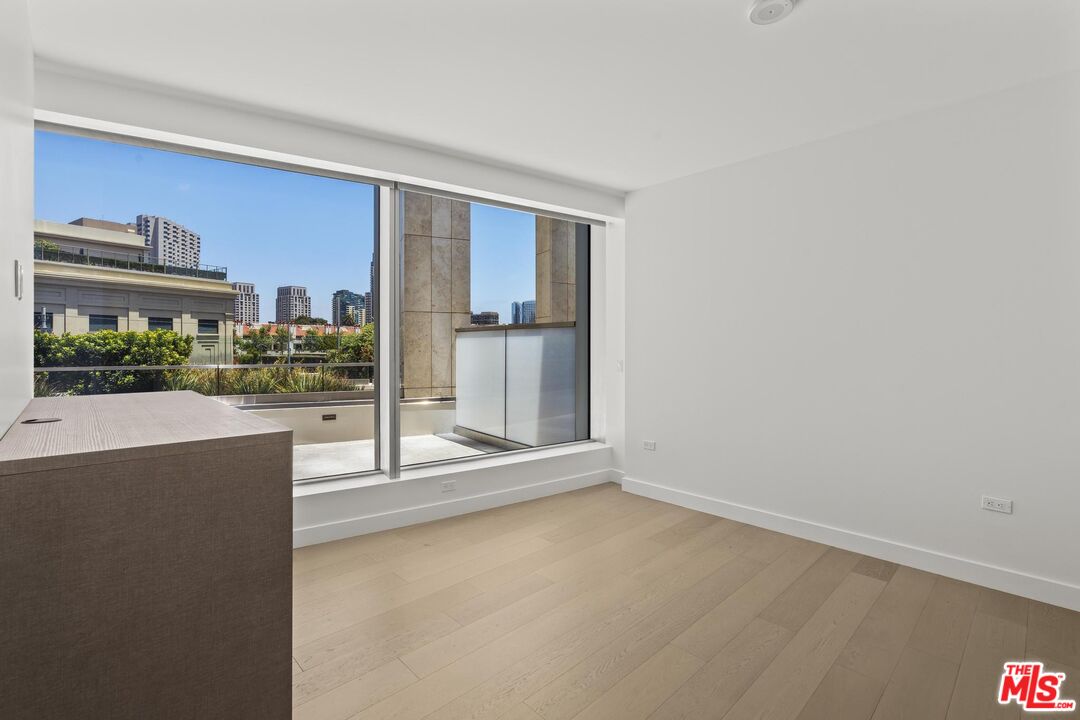 888 W E St Unit: 202
