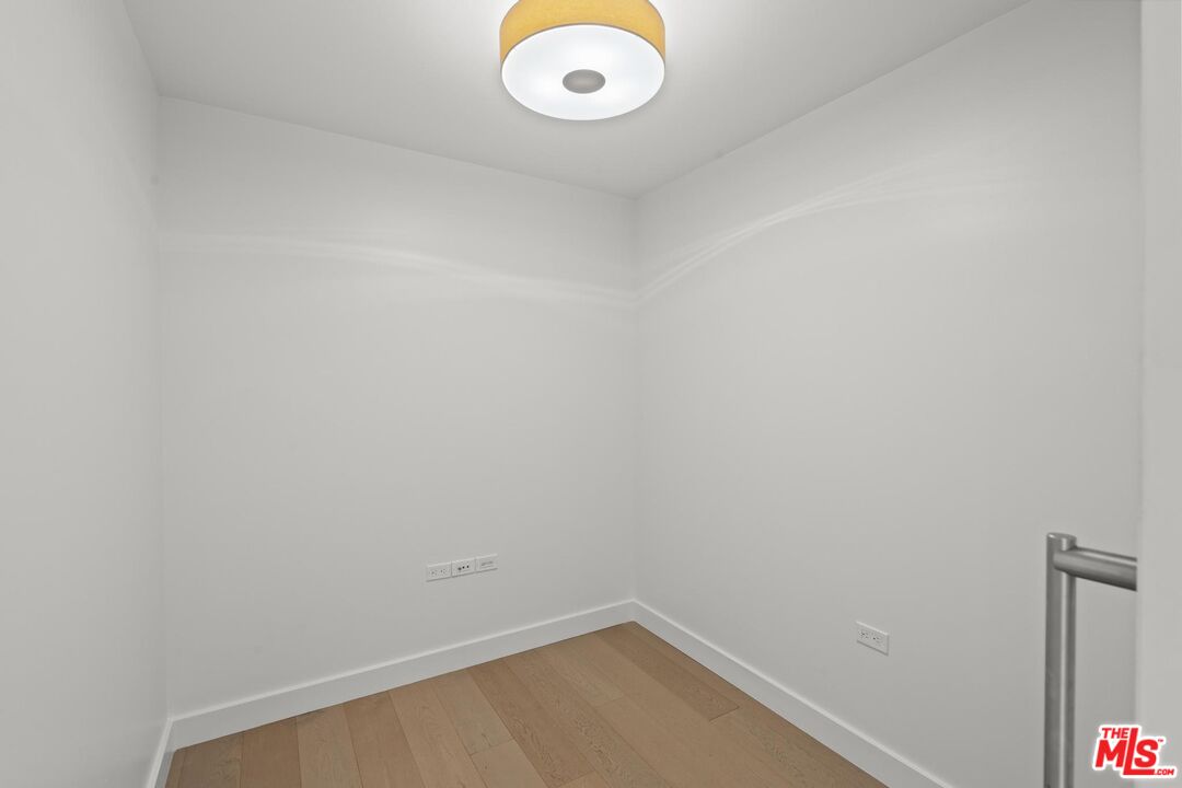 888 W E St Unit: 202