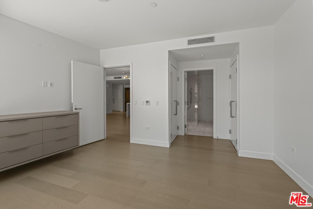888 W E St Unit: 202