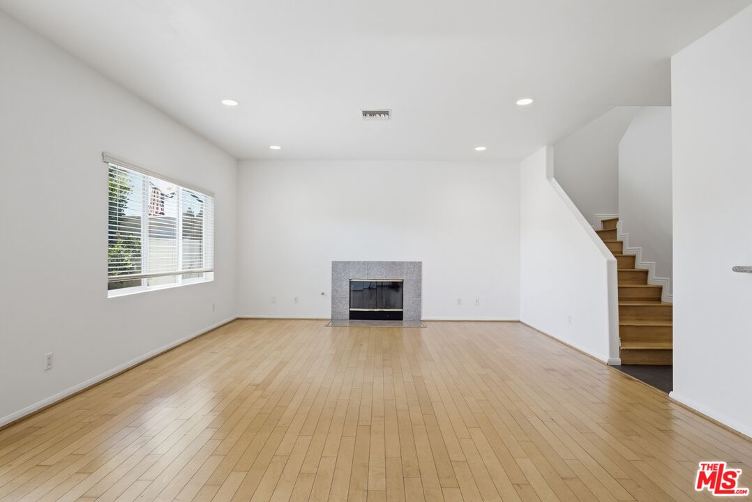 20300 Vanowen St Unit: 41