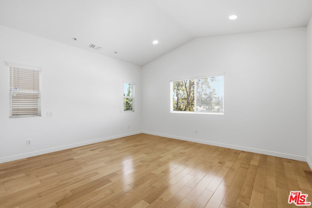 20300 Vanowen St Unit: 41