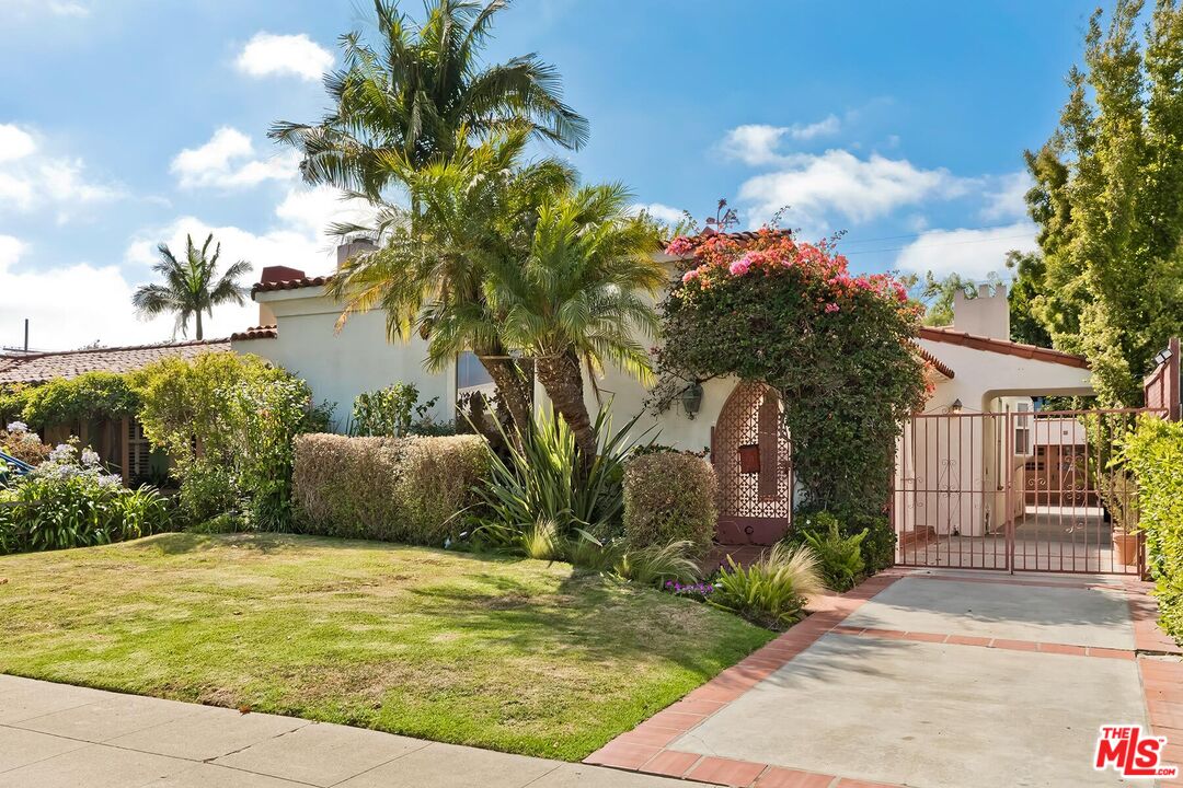 10525 Almayo Ave