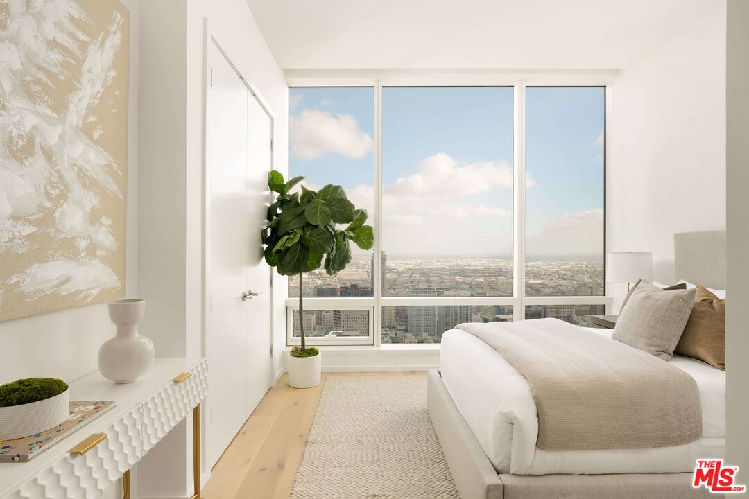 1000 W 8th St Unit: 5801