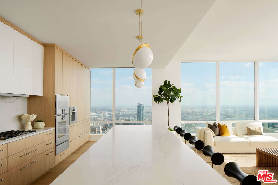 1000 W 8th St Unit: 5801