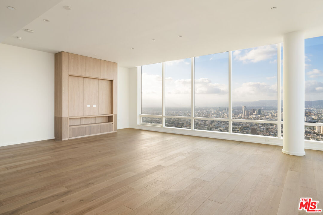 1000 W 8th St Unit: 5802