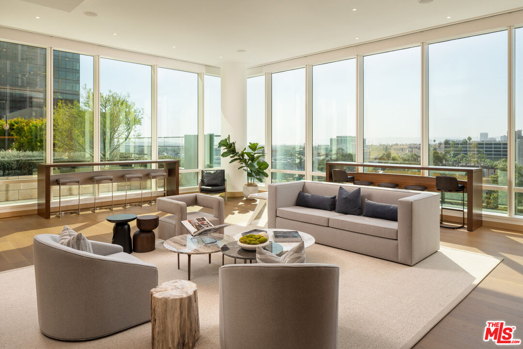 1000 W 8th St Unit: 5802