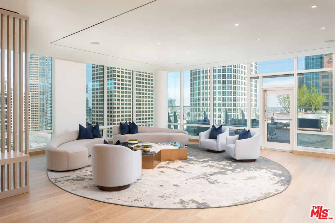 1000 8th St Unit: 5805