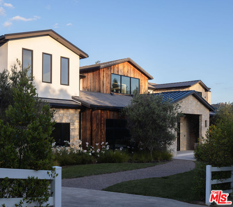 24247 Bridle Trail Rd