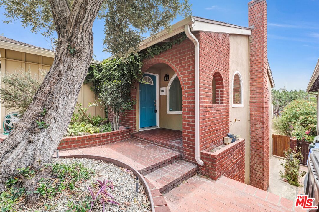 1021 Camino Real