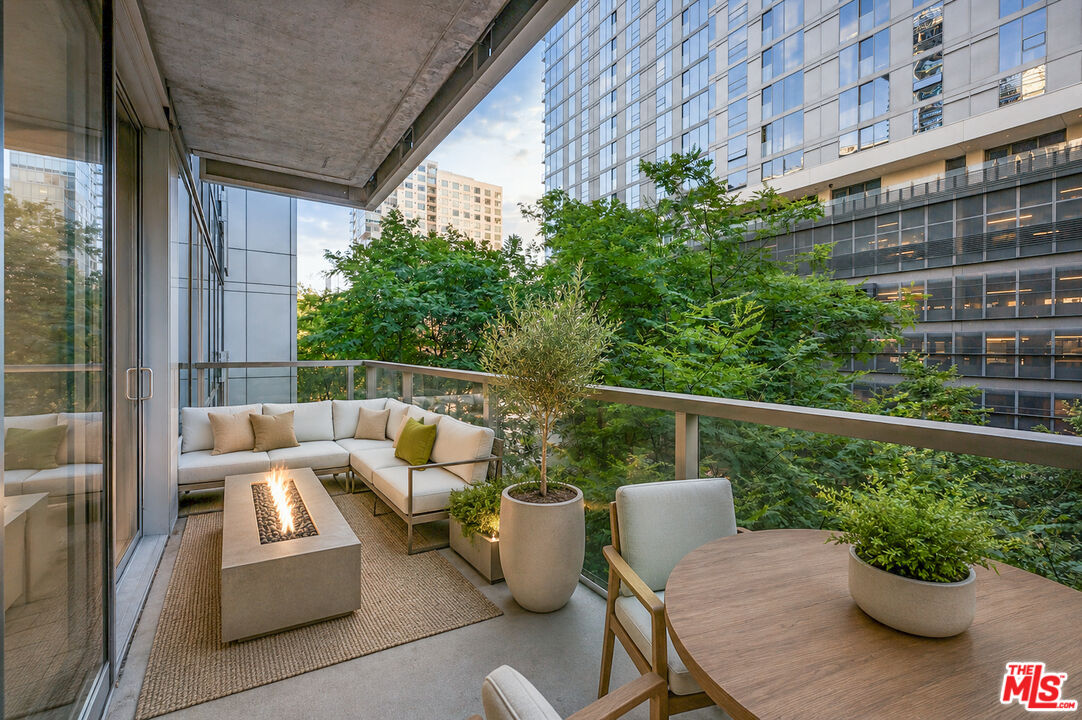 1155 S Grand Ave Unit: 419