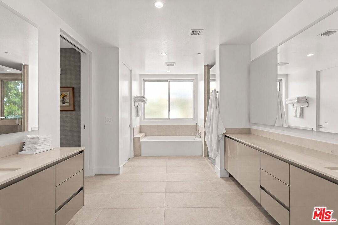728 N Sweetzer Ave Unit: 403
