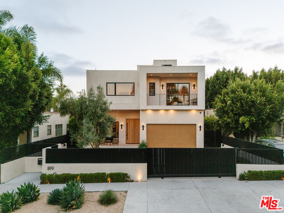 819 N Ogden Dr