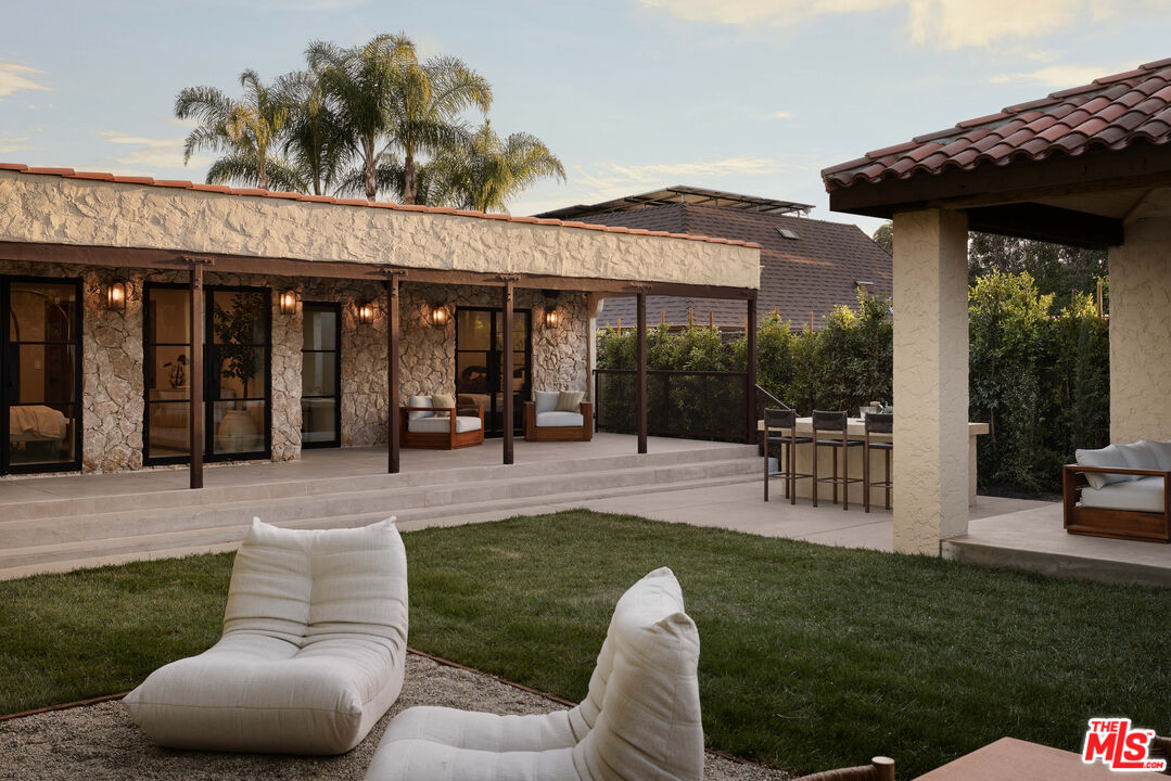 6255 Del Valle Dr