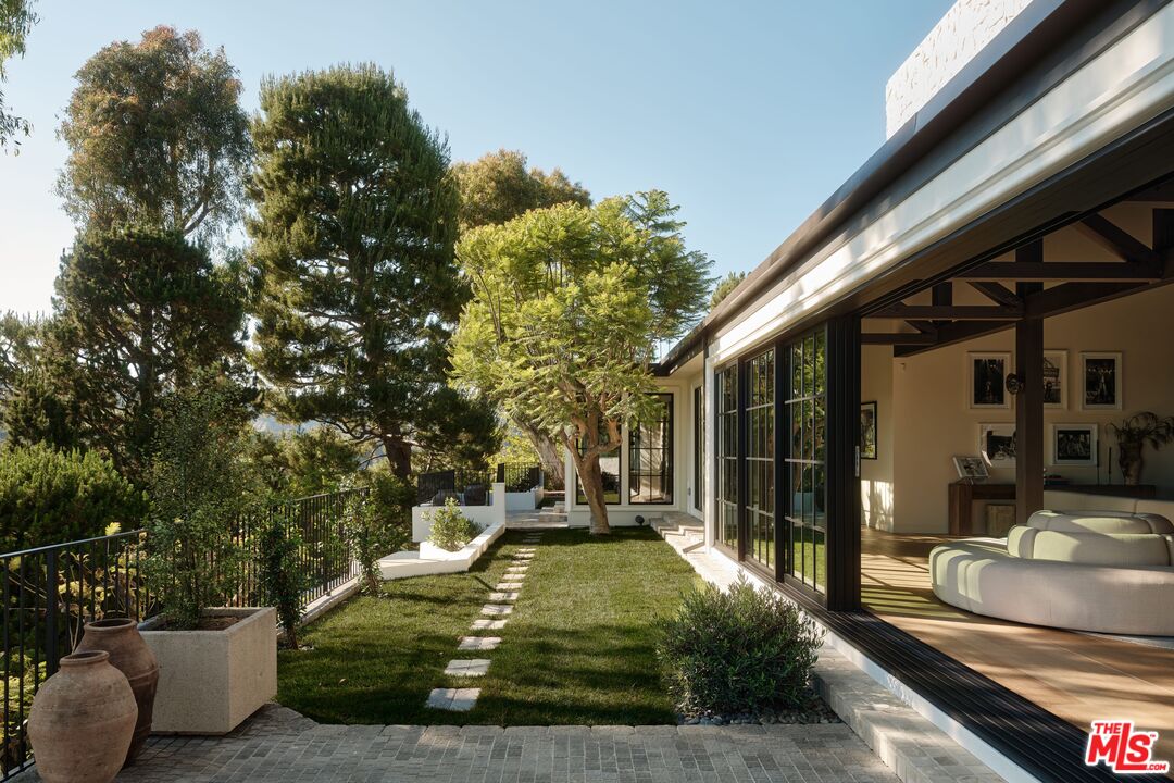851 Strada Vecchia Rd
