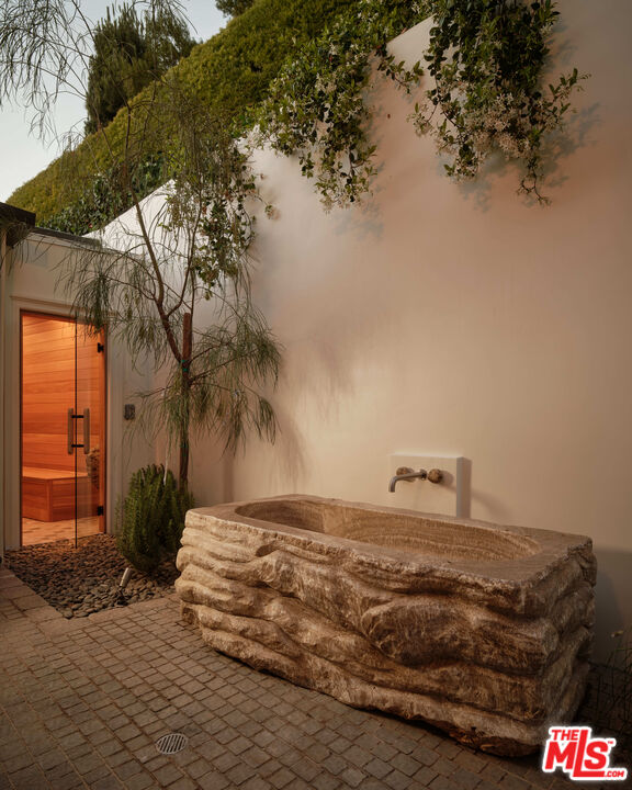 851 Strada Vecchia Rd