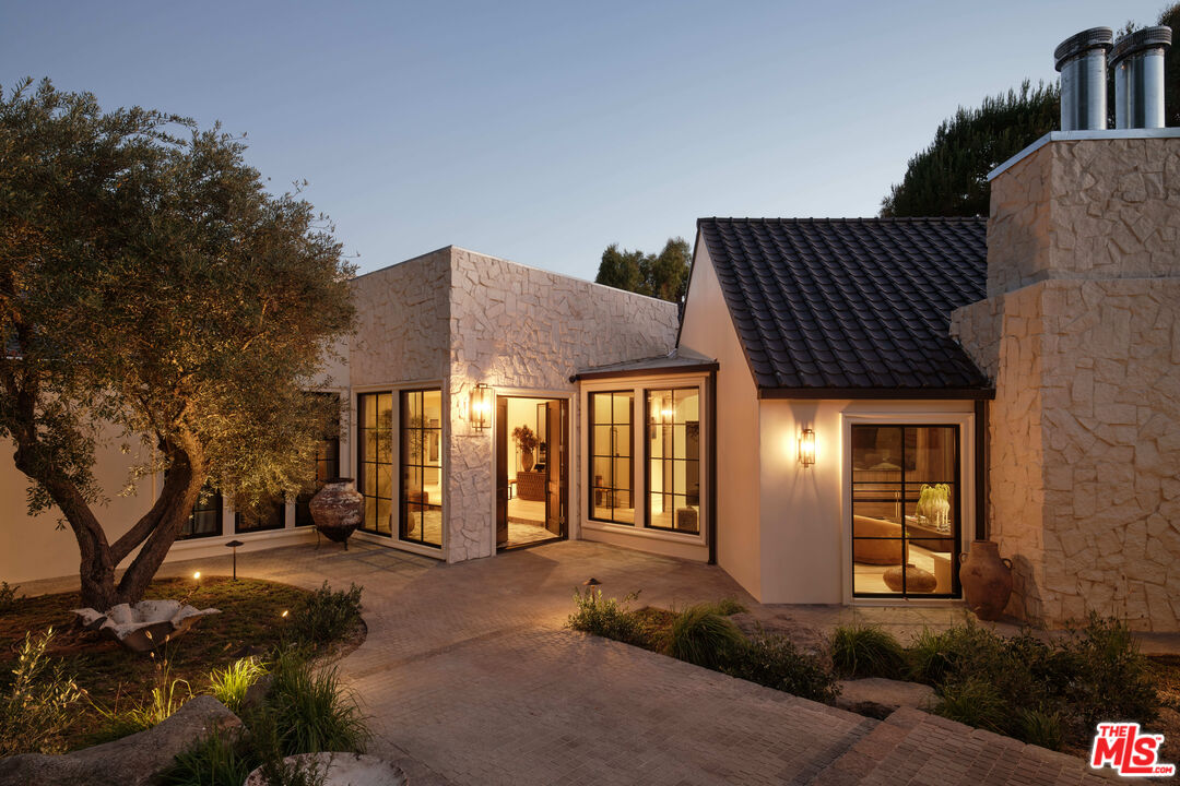 851 Strada Vecchia Rd