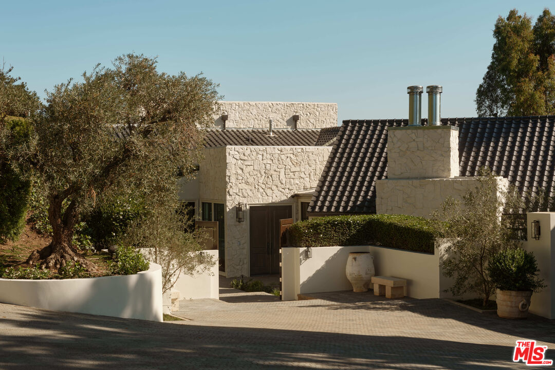 851 Strada Vecchia Rd