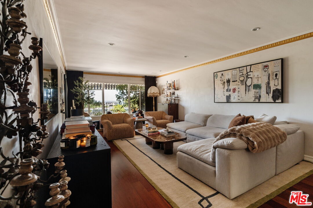 1219 Sunset Plaza Dr Unit: 3
