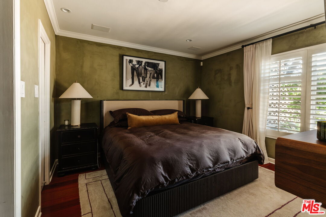 1219 Sunset Plaza Dr Unit: 3