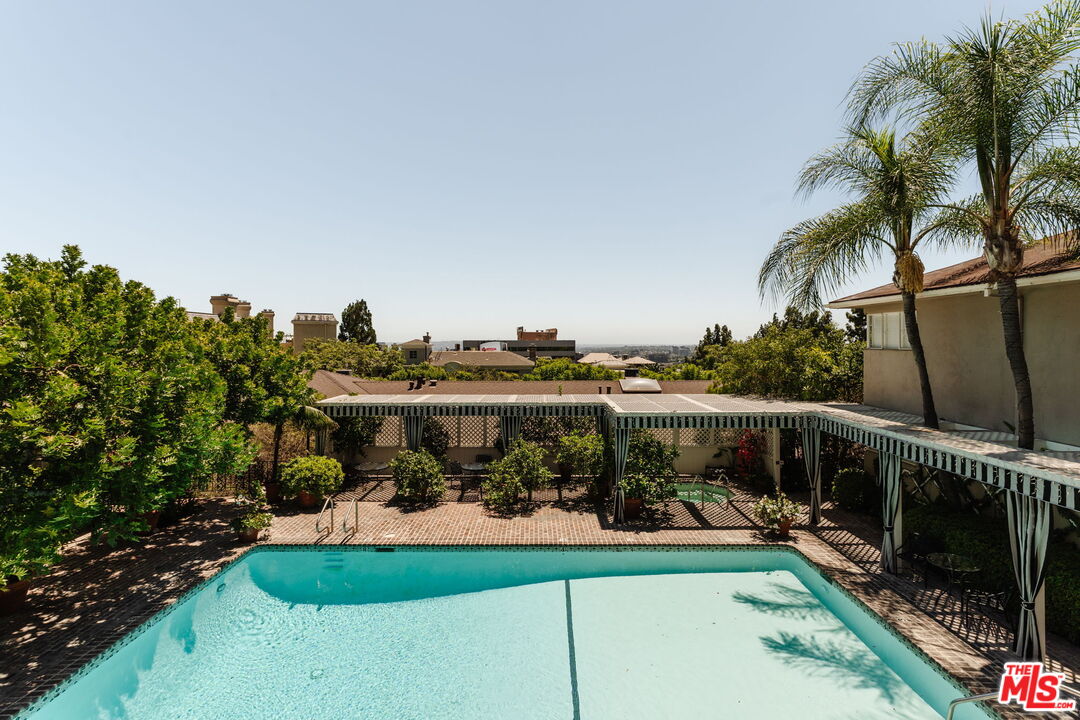 1219 Sunset Plaza Dr Unit: 3